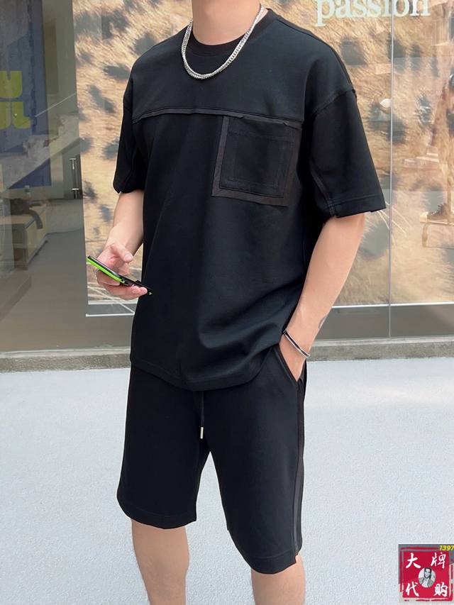 Armani round neck short-sleeved shorts suit. Pure cotton fabric will not make yo
