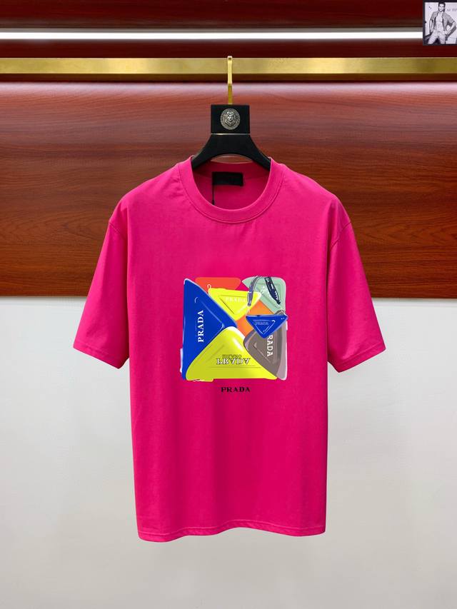 Prada Prada's latest men's short-sleeved round neck T-shirt is of counter qualit
