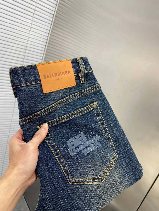 Balenciaga 2025 new men's jeans with comfortable fabric and good elasticity. Exc
