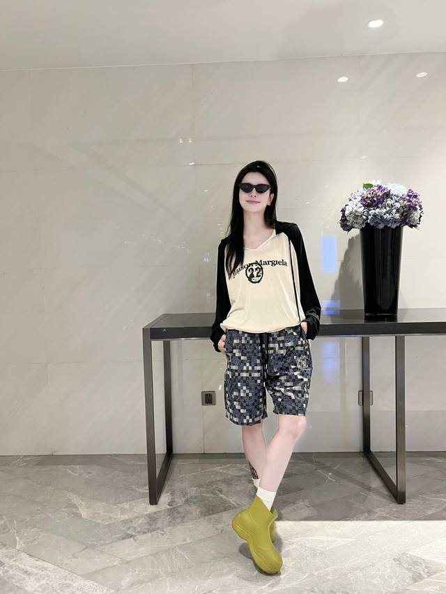 2025 Spring and Summer Damier Textured Mosaic Embroidered Logo Casual Shorts The