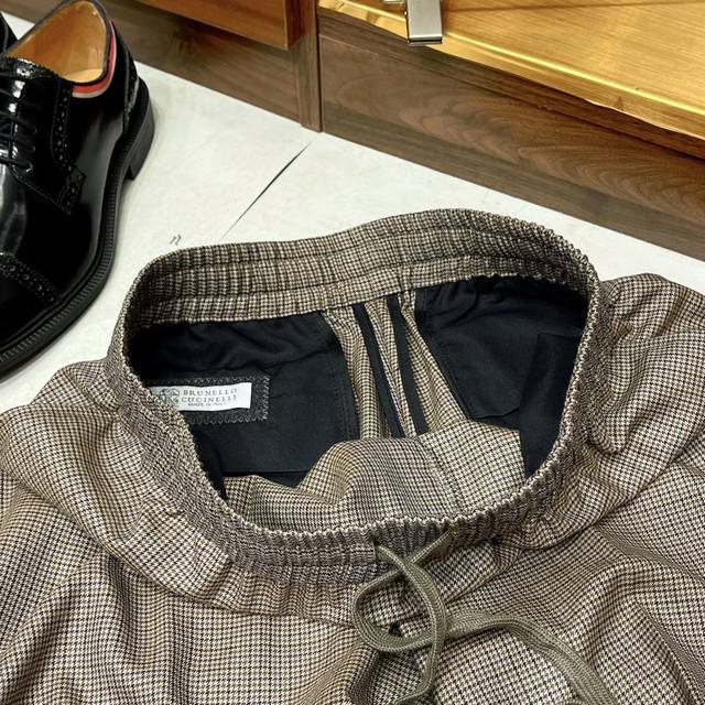 Classic Yarn-dyed Jacquard Houndstooth 100% Wool Simple and versatile catwalk st