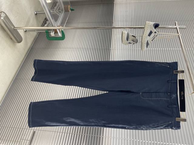 Prad 25Ss new navy blue linen casual trousers These trousers are made of linen f