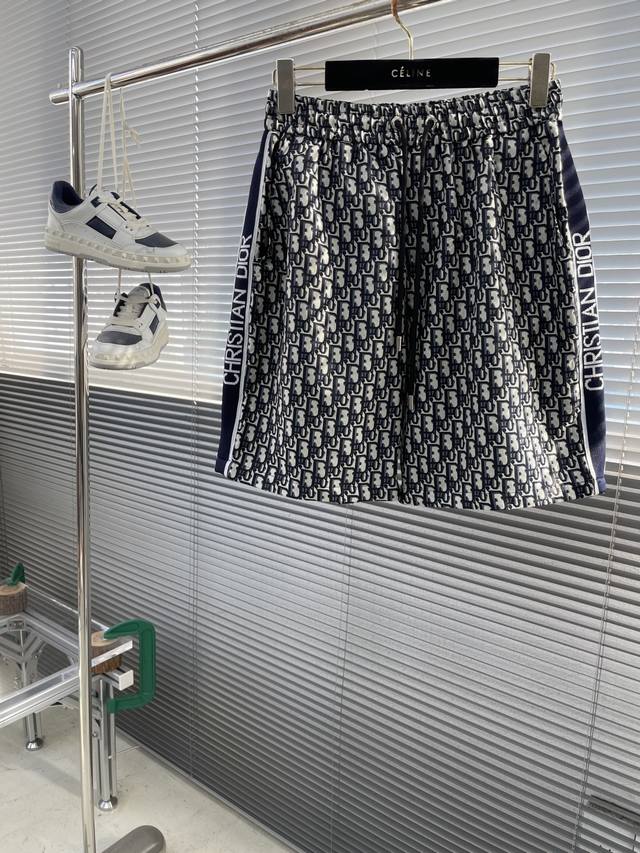 Dio all over monogram shorts, these shorts feature the blue Oblique print. Craft