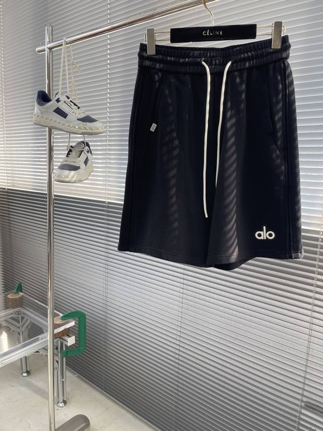 Alo logo shorts shorts are made of 360g washed terry fabric, comfortable and wid