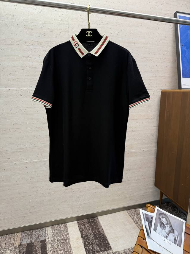 Gu25S Spring and Summer Men's Polo. The iconic logo on the chest makes it look v