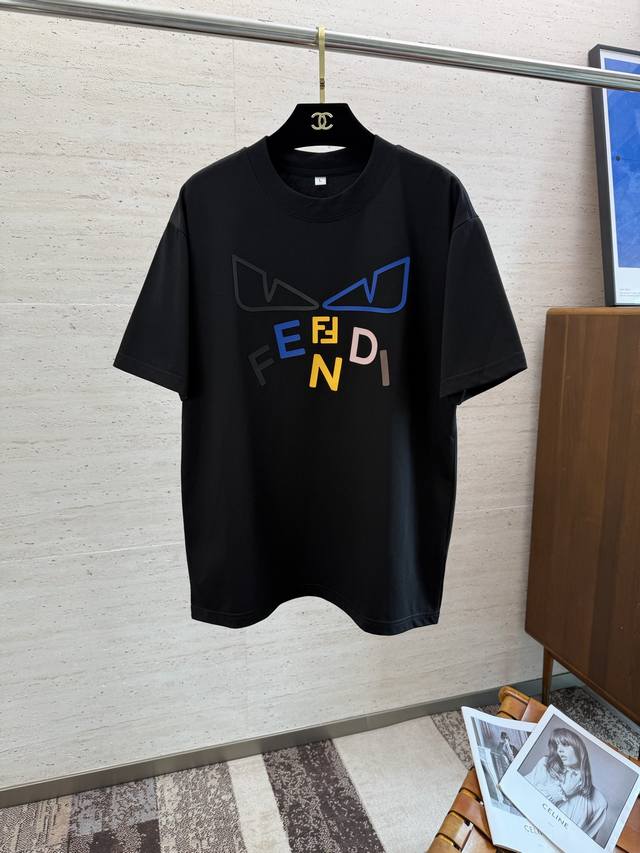 Fend2025 Spring and Summer new short sleeves have brighter and brighter colors,