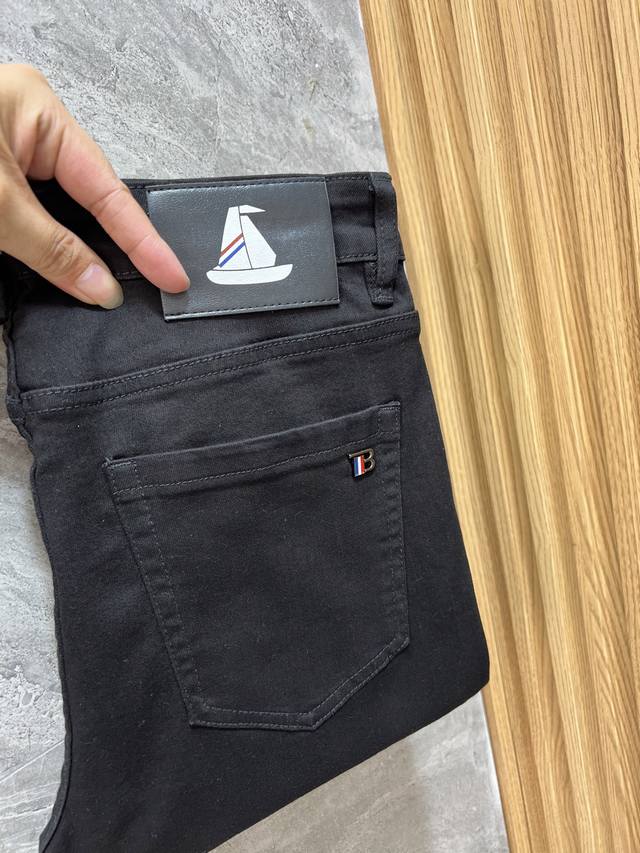 Tb 2025 Spring and Summer new jeans with complete three labels. Good product. No