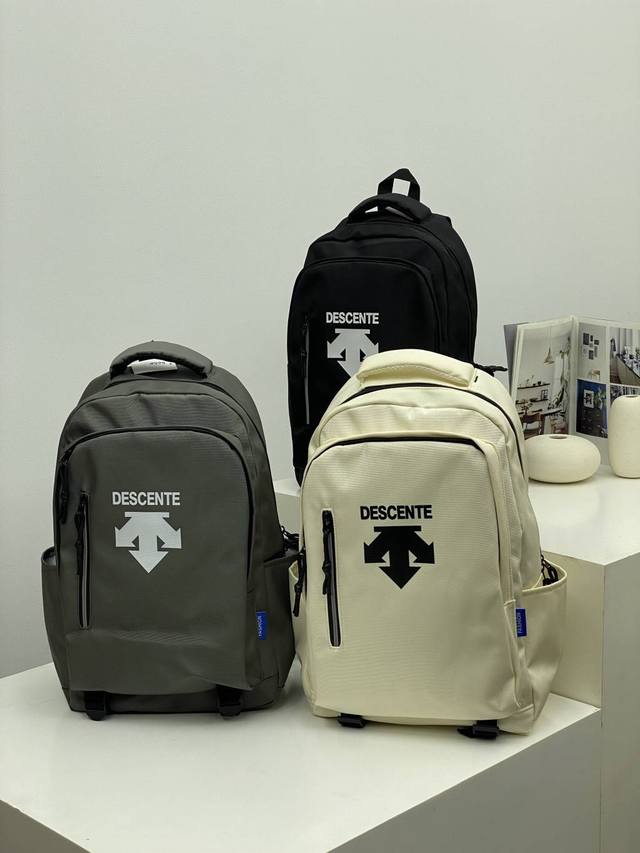 New models in stock! Descente three-color backpack for men and women couples. De