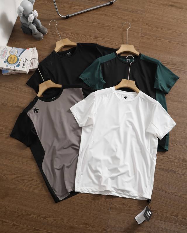 Popular patchwork knitted T Brand: Descente Size: ML-Xl-Xxl Color: Black-Black G