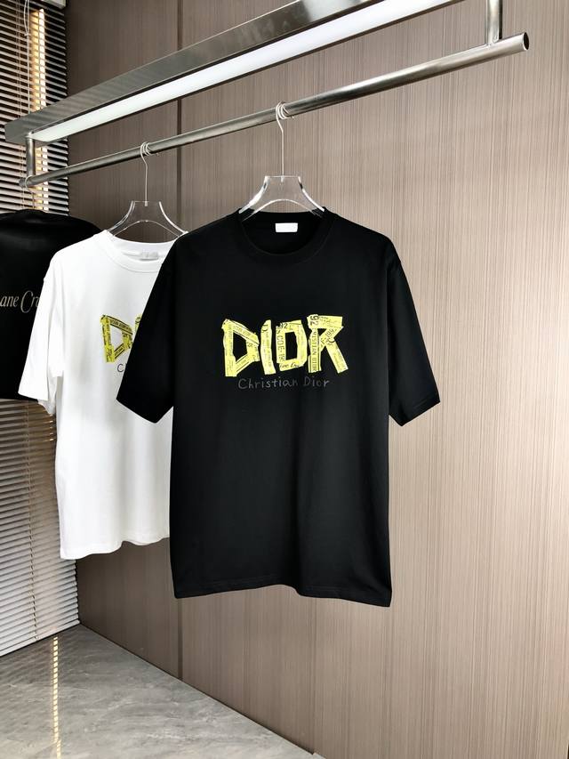 Diro25 new men's round neck short-sleeved T-shirt. The outstanding design shows