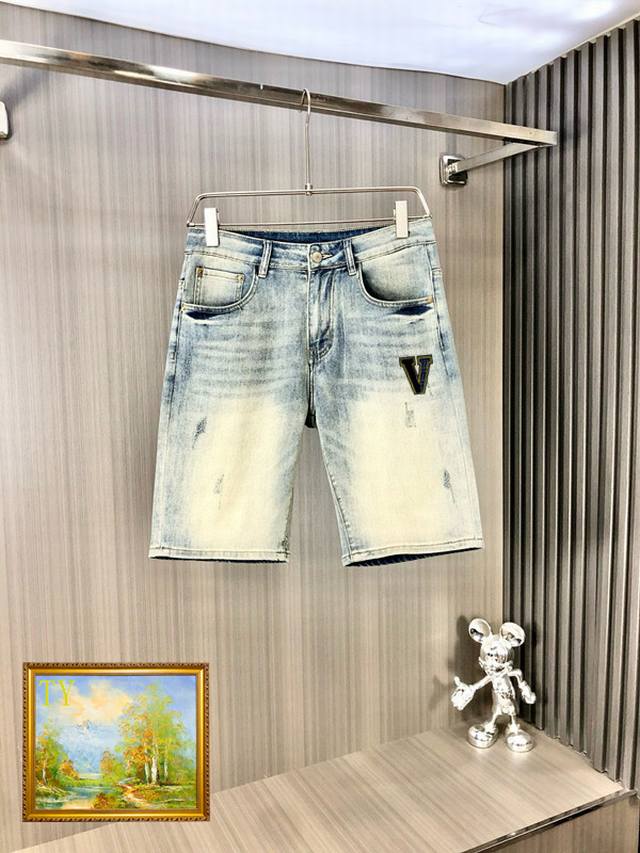 Valentino Shorts 2025 Spring and Summer latest men's jeans! Heavy washed denim f