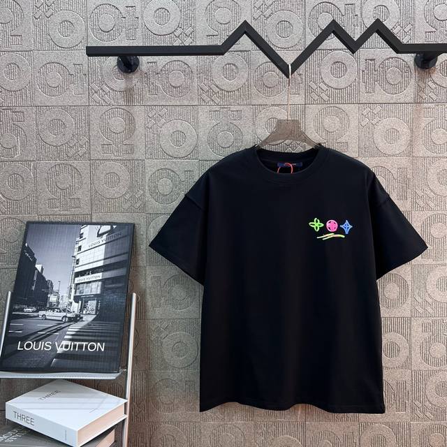 Louis Vuitton four-leaf clover graffiti The logo is refined and upgraded, inspir
