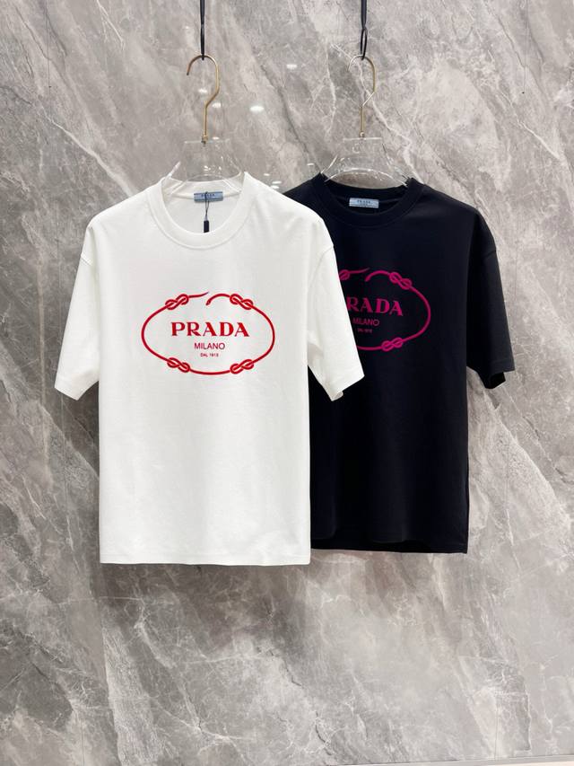 Prada is the first choice for single-wear bottoms. High-end fabrics are 240 gram