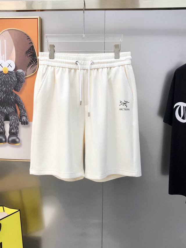 Arc'teryx 2025 Spring and Summer new original men's casual shorts are sold at th