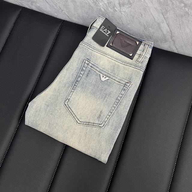 Armani 2025 new men's jeans with comfortable fabric and good elasticity. Exclusi