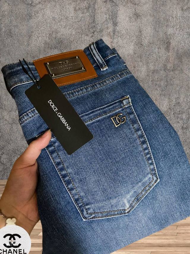 D&G Dolce & Gabbana's latest spring and summer jeans are the hottest models in t