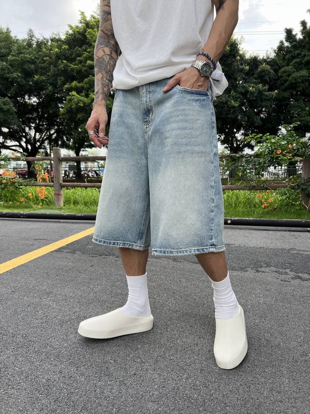 Loewe's retro washed and distressed denim shorts are a must-have for you! This p