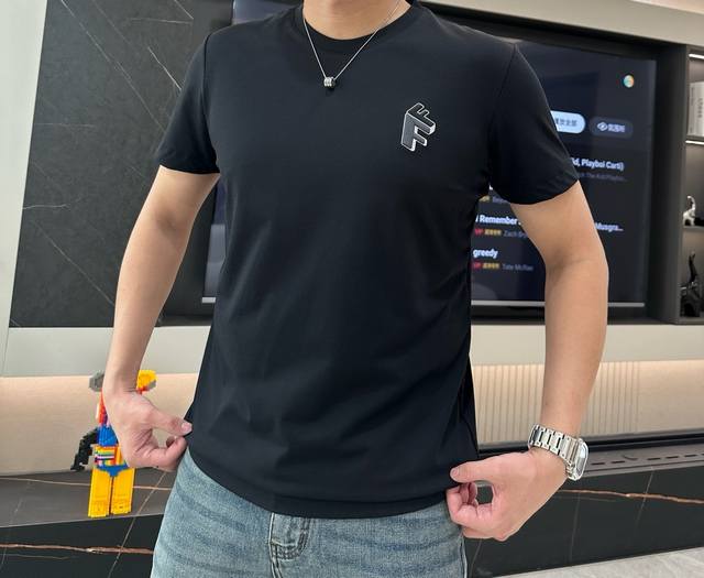 Fendi's latest Ff embroidered men's round neck T-shirt for spring and summer 202