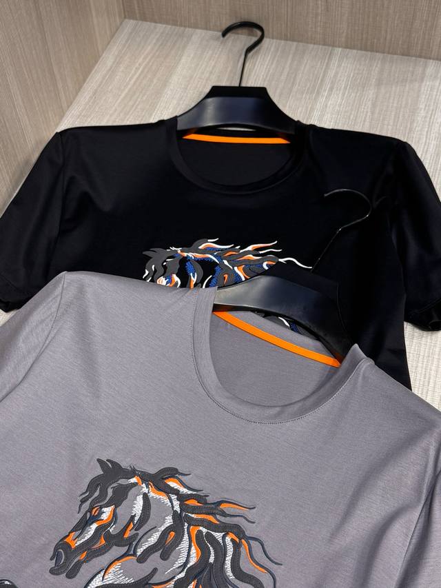 The latest 2025 spring and summer horse-embroidered men's round-neck T-shirt fro