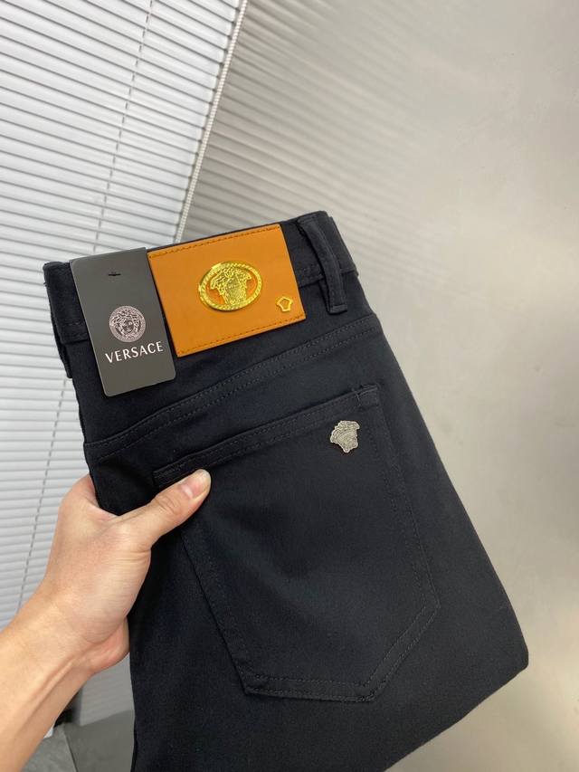 Versace 2025 new men's jeans are comfortable and elastic. Exclusively sold, fash