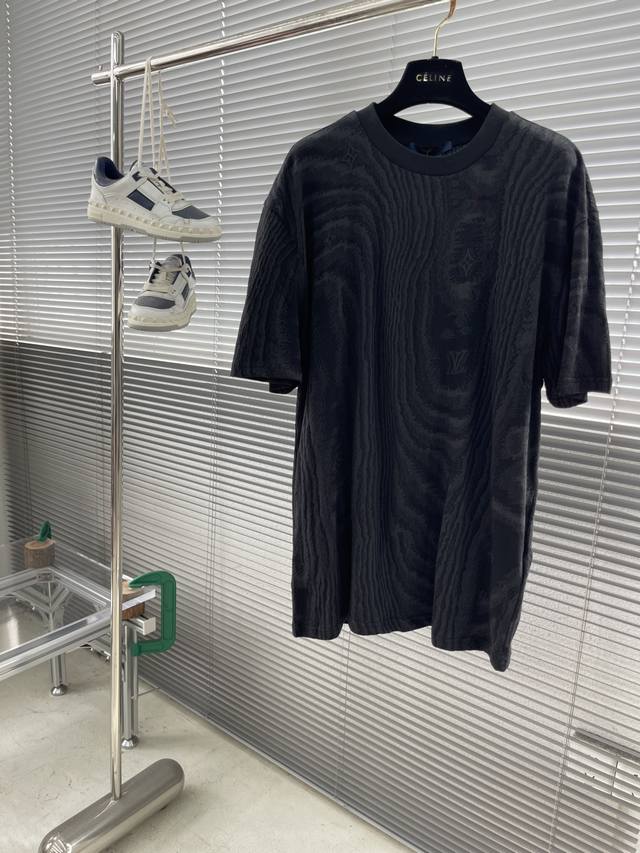 Donkey 25Ss new cotton T-shirt uses lustrous jacquard knitting to create a class