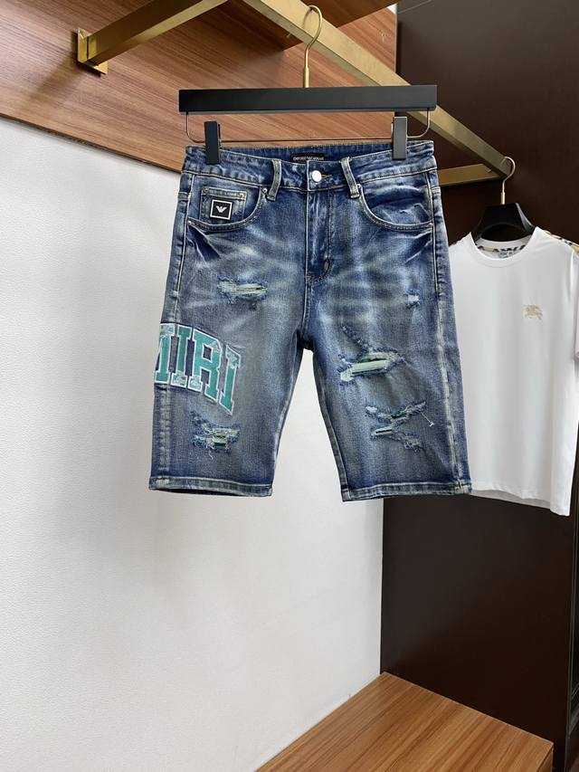 Armani 25th spring and summer new casual denim shorts are neatly cut and full of