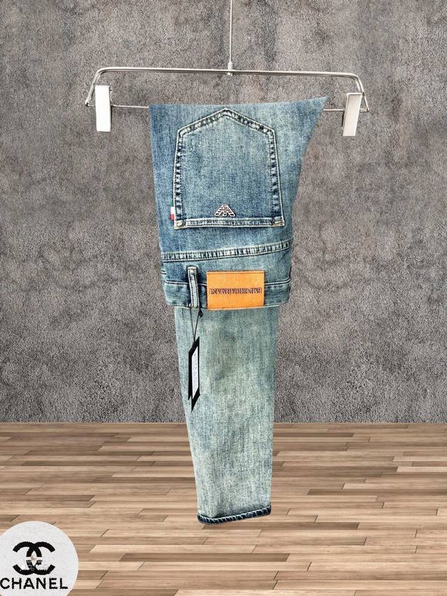 Armani's latest spring and summer jeans are stress-free to enter and exit the st