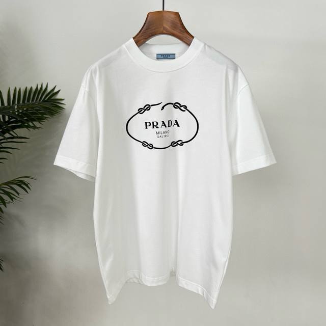 Pra's new summer T-shirt is here! The flocked printed letters are very eye-catch