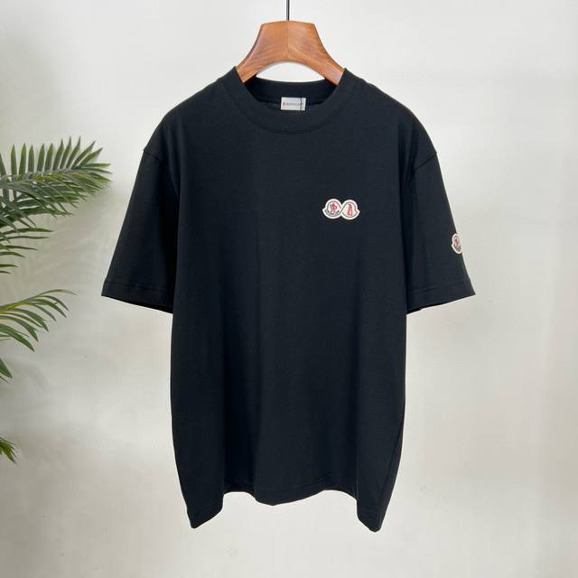 Moncler 25 new summer short-sleeves are here! The logo embroidery is highly reco