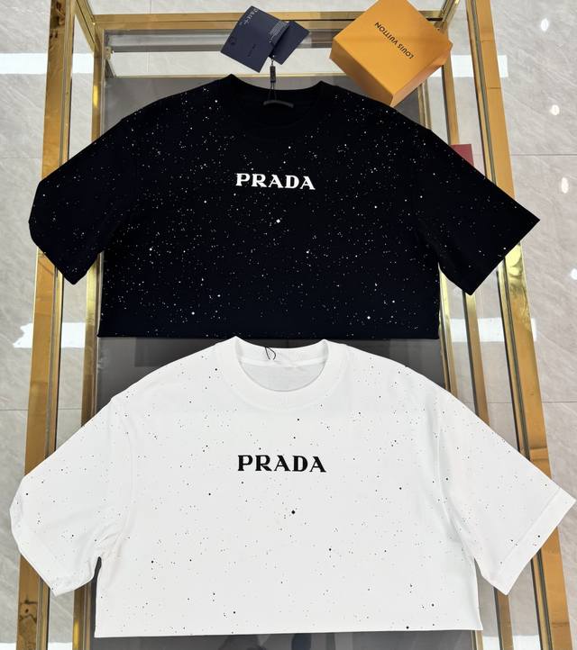 Prada, 2025 Spring and Summer new models, the latest short-sleeved round neck T-