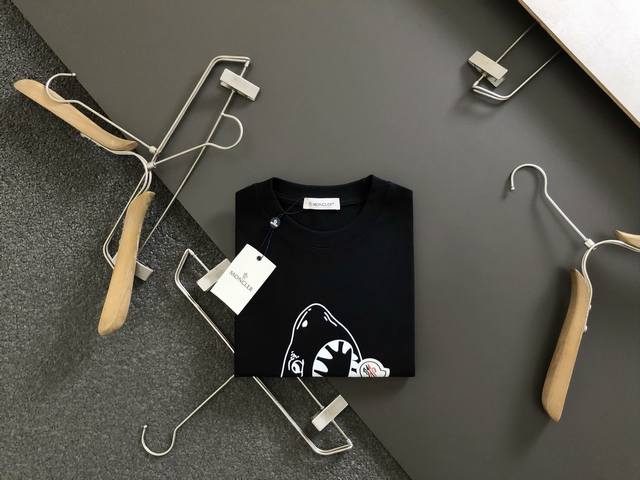 Mon** Wide version M-Xxl Top black and white letter sticker shark round neck sho