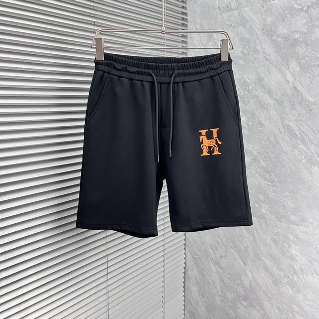 Aima'Ss25 men's casual shorts are a versatile item, with elastic waist drawstrin