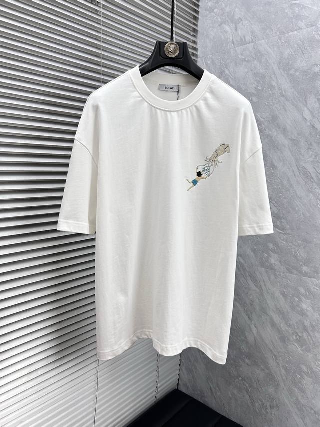 Loewe's 2025 Spring and Summer new short-sleeved round neck T-shirt is a high-en