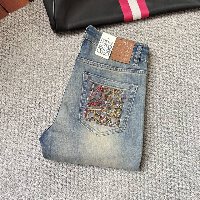 Loewe's 2025 high-end summer thin fashion jeans, made of stretchy, ultra-soft an
