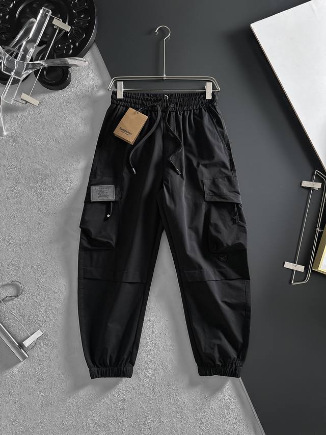 Burberry's calm black work pants with cuffs are a perfect combination of casualn