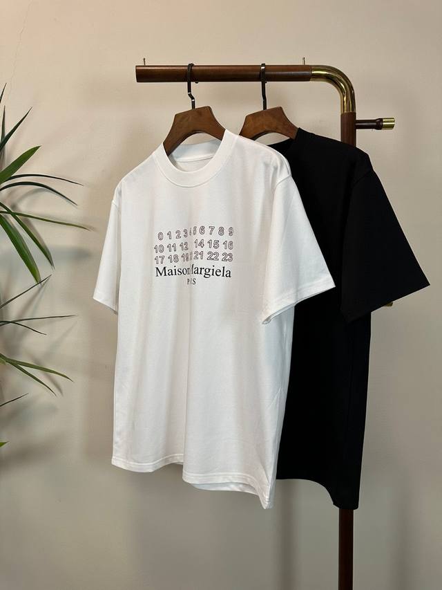 Mm6 High-end version of Margiela's 2025 new round neck short-sleeved T-shirt! Cu