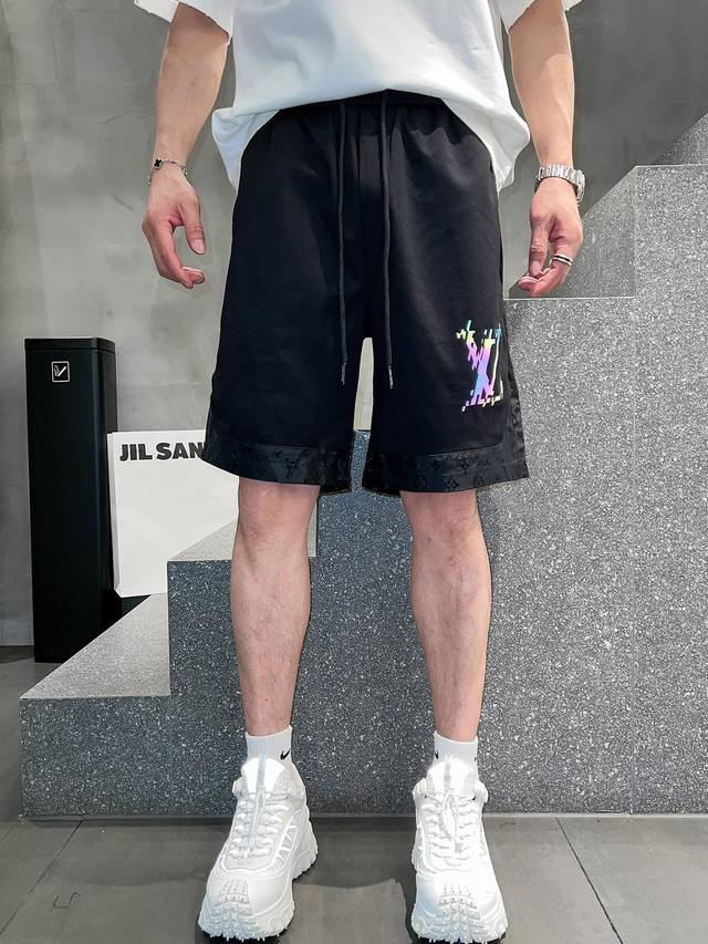 Lv Spring and Summer new men's casual shorts high-end goods simple and stylish c