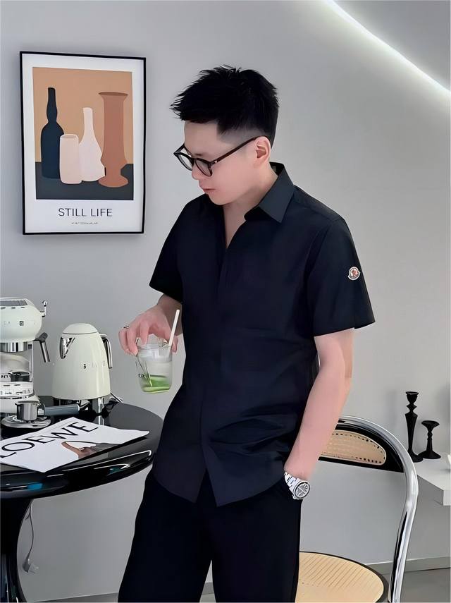 The latest short-sleeved shirt from Moncler, 100% natural cotton, comfortable an