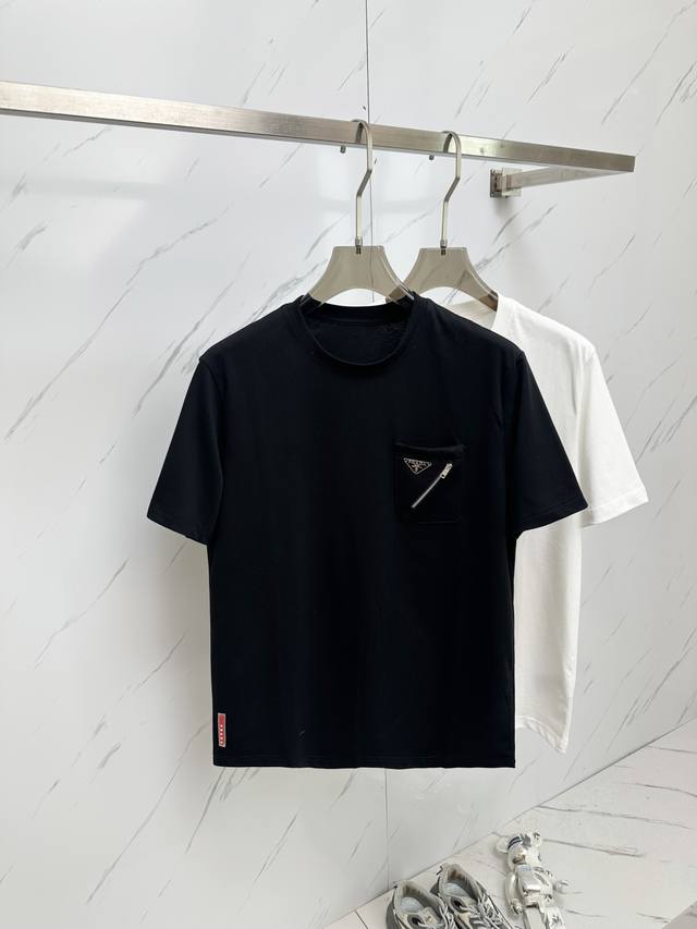 Prada round neck short-sleeved T-shirt, classic and generous style, the kind tha