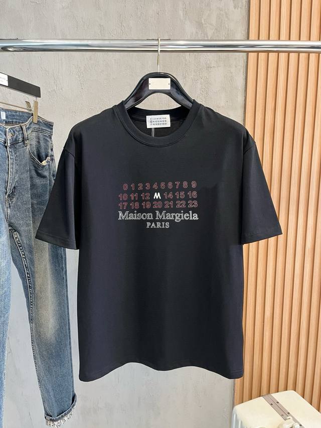 The latest short-sleeved round neck T-shirt from Margiela for the first time in