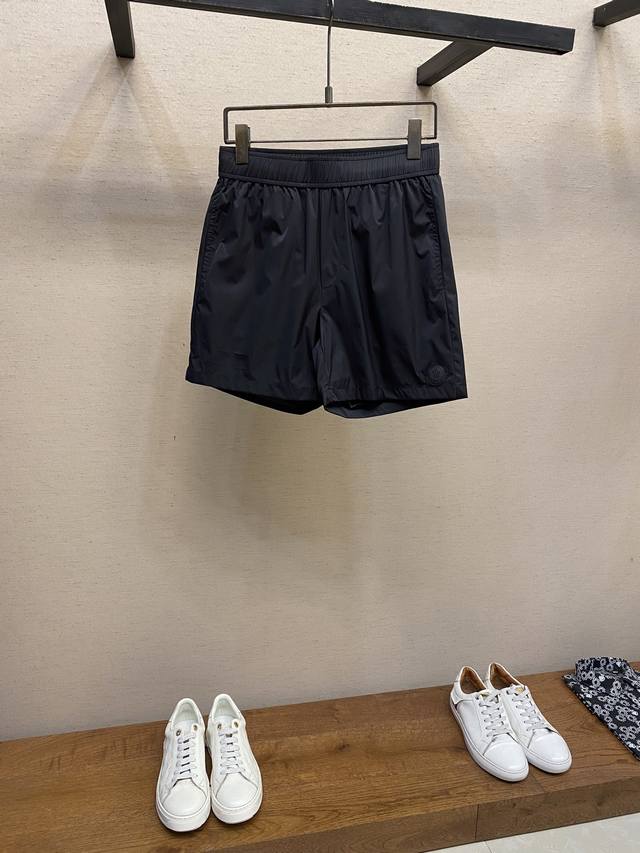 Moncler, the latest men's casual shorts with an unbeatable fit! A pair that you