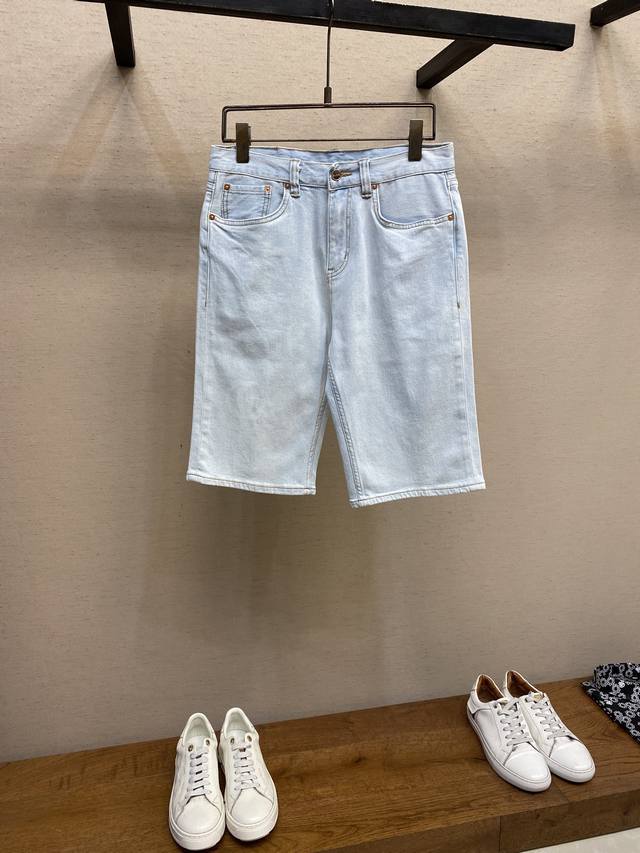 Gucci, 2025Ss is comfortable to wear and is not picky about body shape. There ar