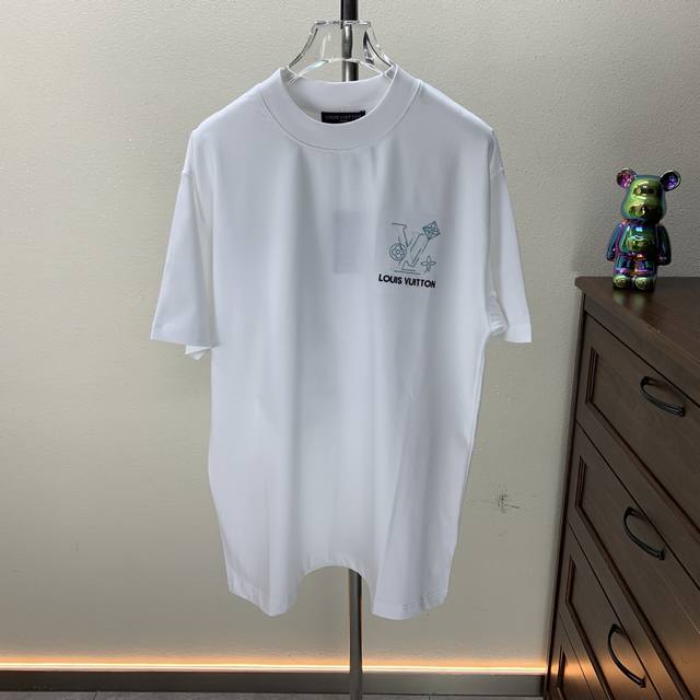 Lv2025 spring and summer new leather embroidery round neck T-shirt is great for
