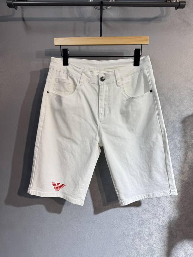 Armani's latest spring and summer jeans are stress-free to enter and exit specia