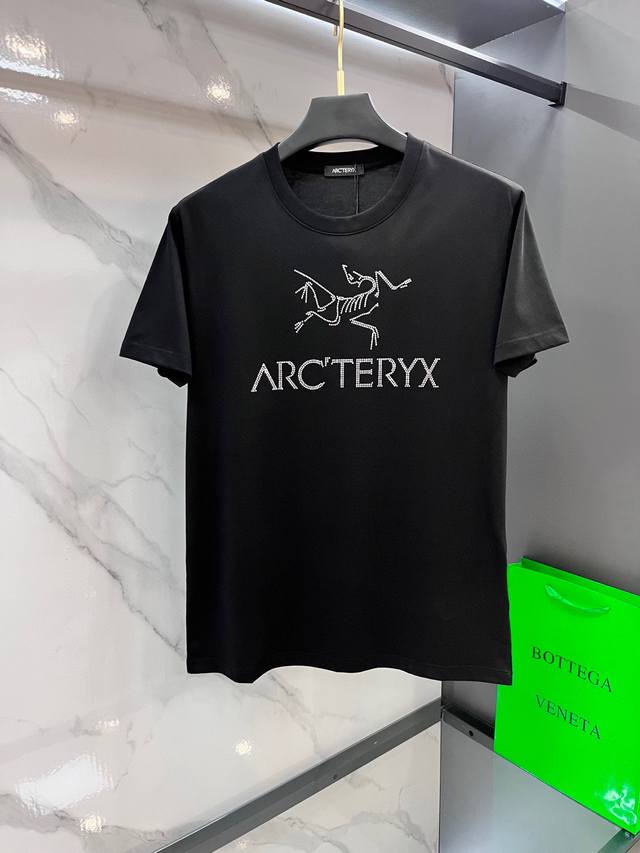 Arc'teryx 2025 Spring and Summer European Gw counter new catwalk Internet celebr