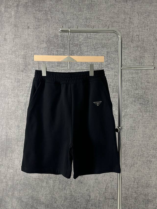 Y180S280 Prada 2025 New Classic Metal Triangle Logo Shorts This black cotton sho