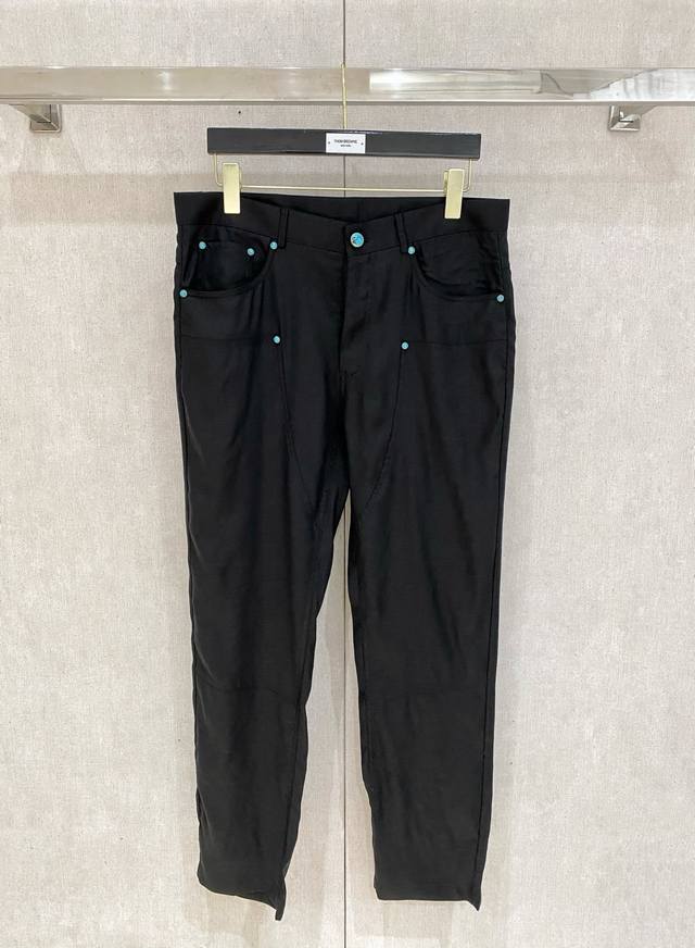 Lv* Men's casual pants Top-quality fabric casual pants, the latest model has an