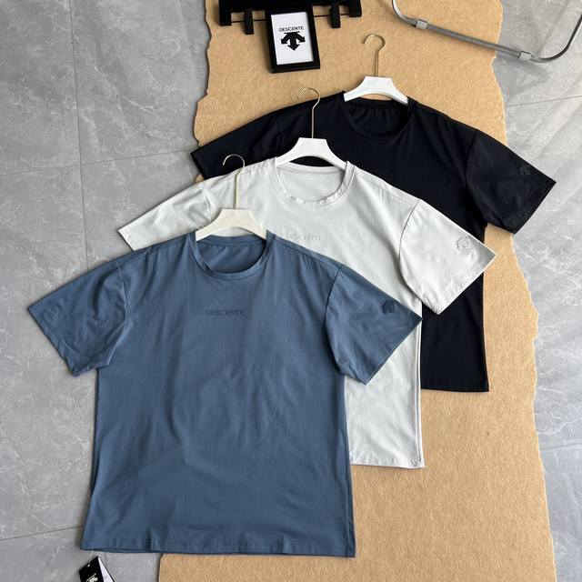 Descente Essential Sunscreen T-shirt for men and women Short-sleeved sweater Sum
