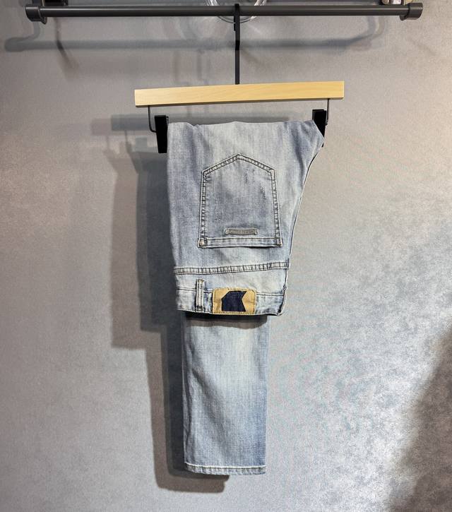 Ch Chrome Hearts' latest spring and summer jeans are stress-free to enter and ex