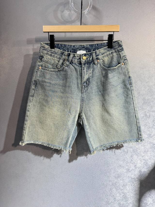 Dior's latest spring and summer jeans. No pressure to enter the store. Hot-selli
